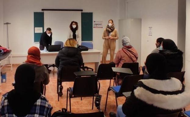 Servicios Sociales crea talleres para promover la integración y la convivencia ciudadana