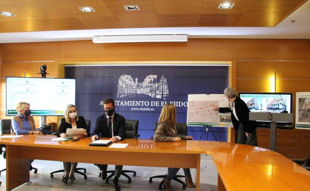 Junta y Ayuntamiento ayudarán a rehabilitar 12 bloques de viviendas con 200 vecinos