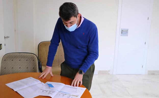Aprobada la renovación de una decena de duchas en Levante de Almerimar