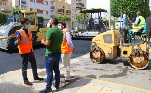 El gobierno local destinará un millón de euros a regeneración y refuerzo de 66 calles