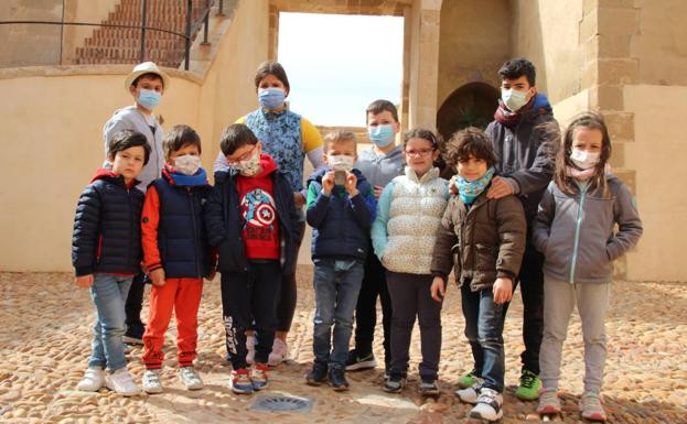 Los niños se vuelven 'soldados por un día' en Guardias Viejas