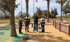 La plaza Varadero de Almerimar y Jardines Mar Azul ya lucen juegos infantiles nuevos