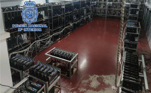 Desmantelada con dos detenidos una granja de criptomonedas oculta en un polígono industrial en El Ejido