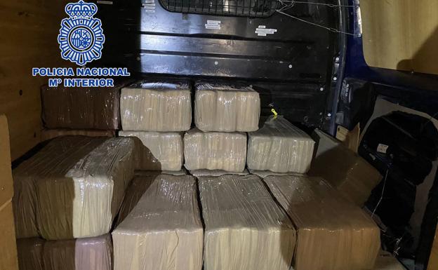 La Policía Nacional frustra un alijo de hachís en El Ejido y arresta a cuatro personas