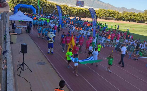 Más de 2.000 menores disfrutan de la fiesta de clausura del deporte municipal