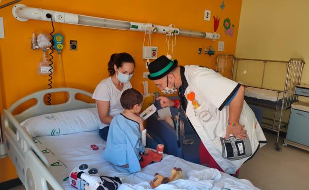El Hospital de Poniente dedica su 'Semana de la Primavera' a mirar al mar