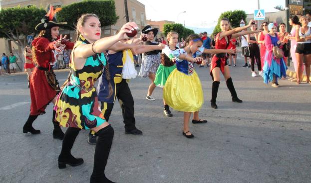 Música, baile, colorido y animación con acento almeriense