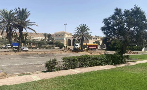 Arrancan las obras junto al Club de Golf de Almerimar para aumentar los aparcamientos