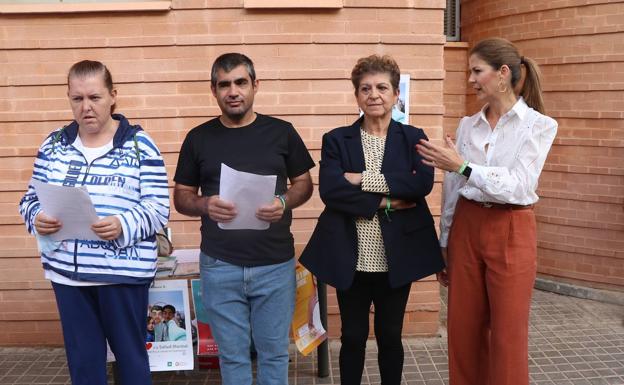 El Ejido apoya con la lectura de un manifiesto el Día de la Salud Mental