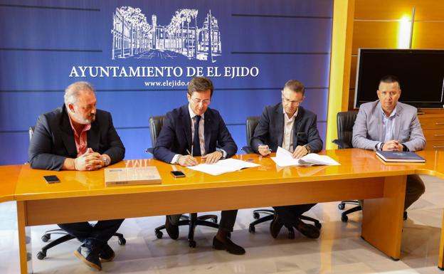 Ayuntamiento y Correos firman un convenio para el pago de tributos locales en oficinas postales