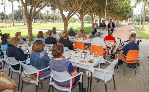 Los usuarios del Servicio de Ayuda a Domicilio crean 'Saboreando recetas'