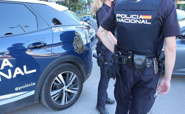 Rescatan a un joven atrapado en su vehículo en El Ejido