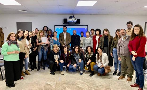 Distrito Poniente se acerca a la población inmigrante para conocer sus dudas e inquietudes