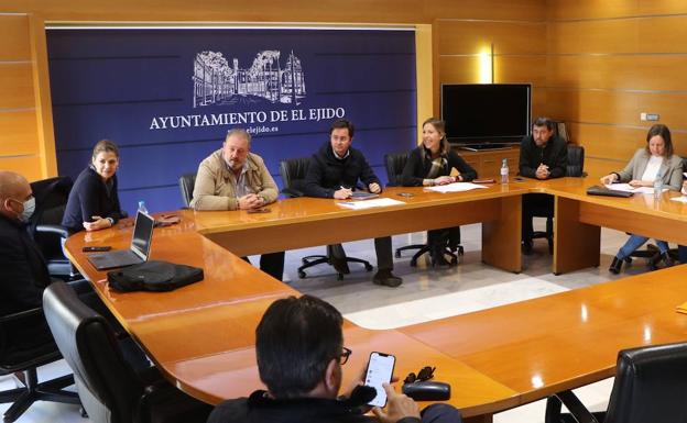 Más de una veintena de clubes deportivos de El Ejido reciben ayuda a la promoción