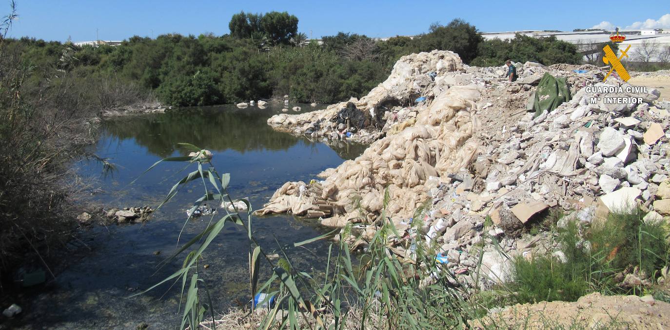 Multan con 120.000 euros a los responsables de desecar el humedal de Sotomontes de Matagorda con vertidos