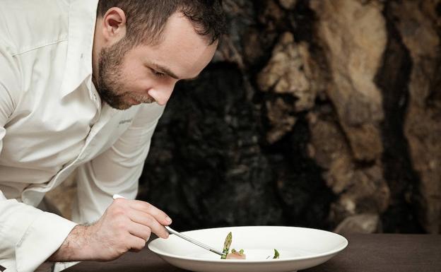 Cena asturiana de lujo de mano del reputado chef estrella Michelín Ricardo Sotres