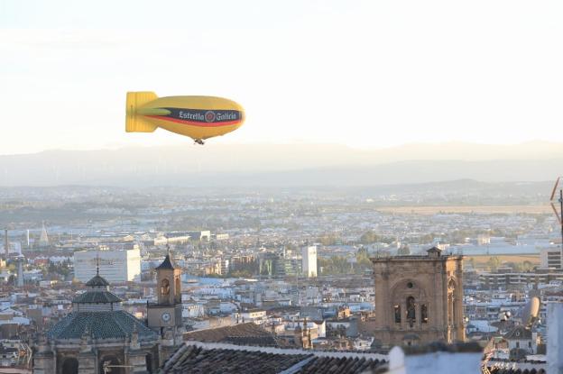 Un dirigible para anunciar el día grande de Granada Gourmet