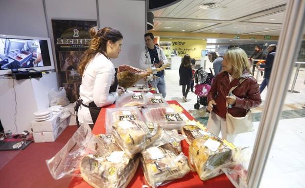 Catas de vinos, concursos de tapas y ensaladilla rusa y talleres de repostería, el 'menú' delicatessen de la jornada de clausura de Granada Gourmet