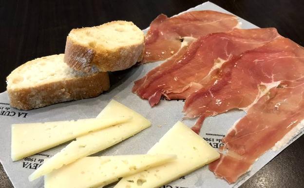 De tapas en el Centro Comercial Nevada
