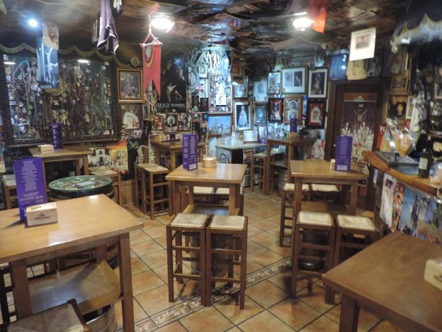 De ruta por los bares más cofrades de Granada