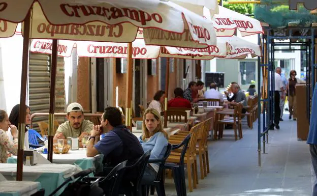 Los bares de Granada ven dificultades en una eventual apertura para el próximo 25 de mayo
