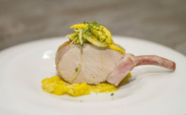 Un cerdo blanco y picante de auténtica Fábula