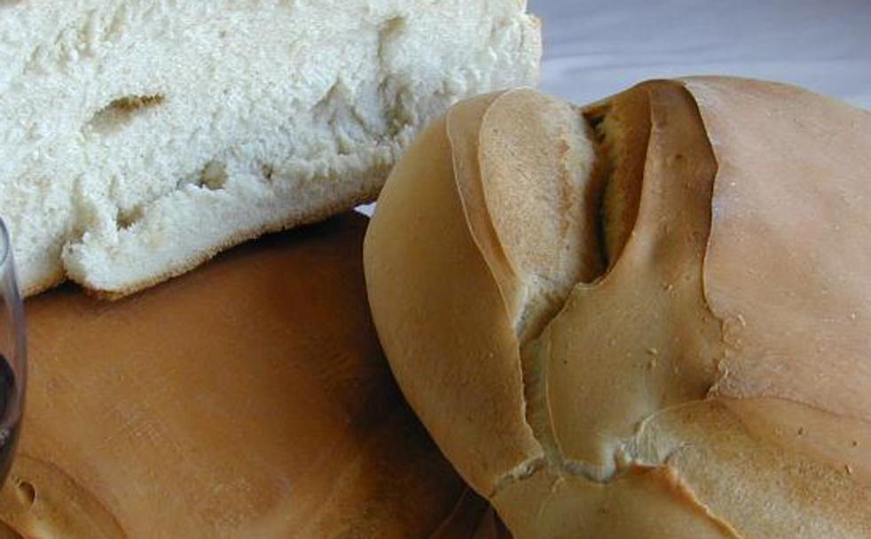 Con un pan debajo del brazo