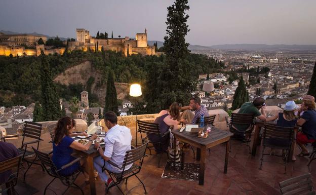 El Huerto de Juan Ranas: comer con una de las mejores vistas de Granada