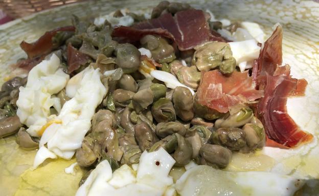 Alcachofas, habas y arroz de autor