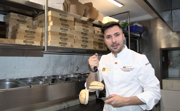 El cocinero de Granada que eleva la hamburguesa a los altares