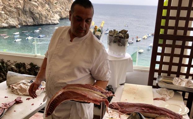 Un ronqueo de atún con hermosas vistas al Mediterráneo