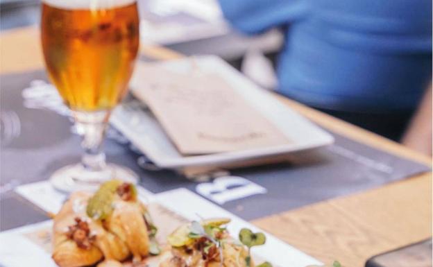 La Bastardería, el gastroclub de moda que trae la diversión a Plaza Bib Rambla