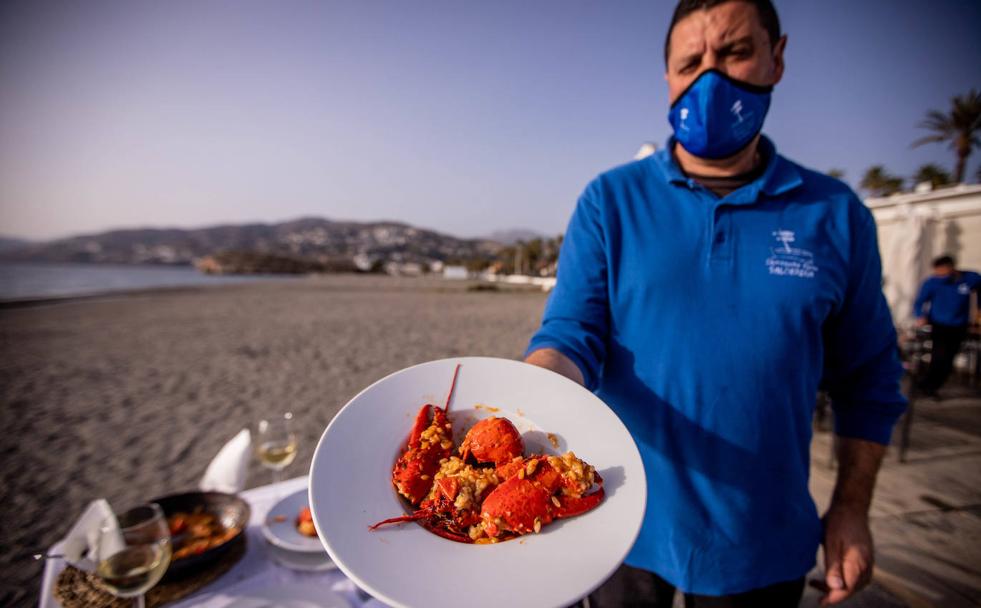Los guisos del mar de los chiringuitos y restaurantes de la Costa de Granada