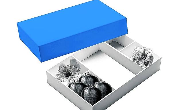 Una mesa viva y doce maletas