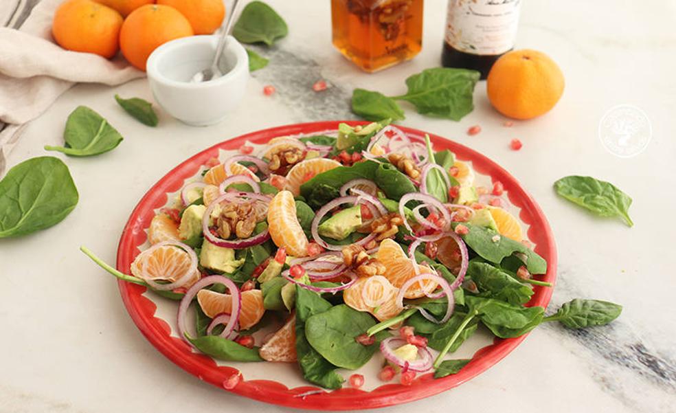 Ensalada con mandarina, granada y nueces