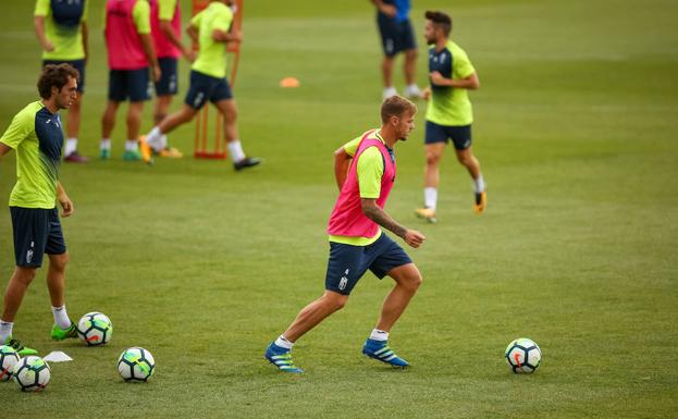 Risas y buen ambiente antes del partido contra el Marbella