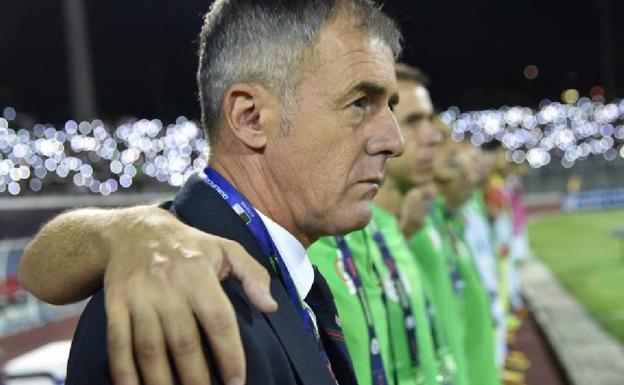 Lucas Alcaraz salva la primera bola de partido en Argelia