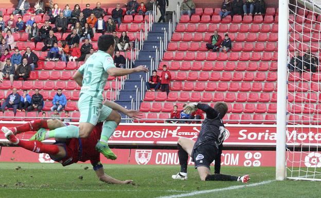 El Granada golpea y rompe la mesa
