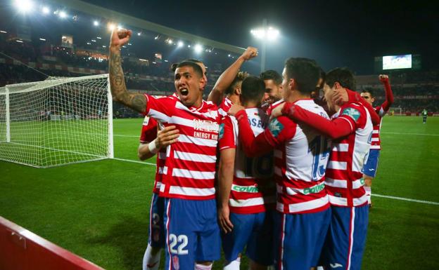 El Granada se acostumbra a sonreír en casa