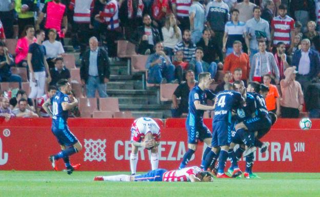 Dos puntos que vuelan en el tiempo de descuento