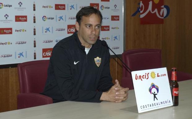 Fran Fernández: «Nos enfrentamos a la mejor plantilla que pueda haber en Segunda»