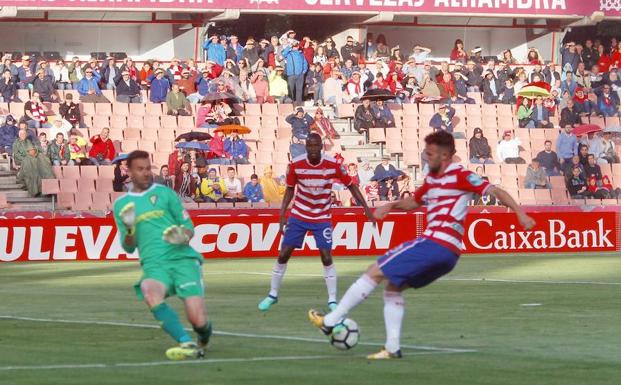 Granada vence en Los Cármenes al Cádiz