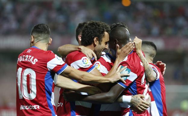 Vadillo y Ramos conducen al Granada al primer triunfo de la temporada