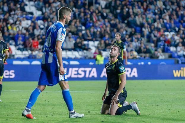 El Granada se hace humano en Riazor