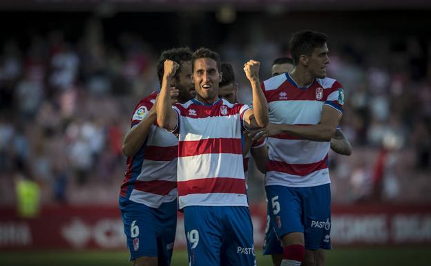 Cuarenta y cinco minutos para enmarcar facilitan el regreso del Granada a la senda del triunfo