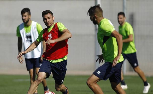 Alberto Martín se cae de la lista para recibir al Mallorca