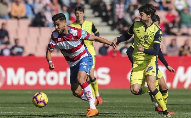Empate en Los Cármenes con tres goles anulados al Granada