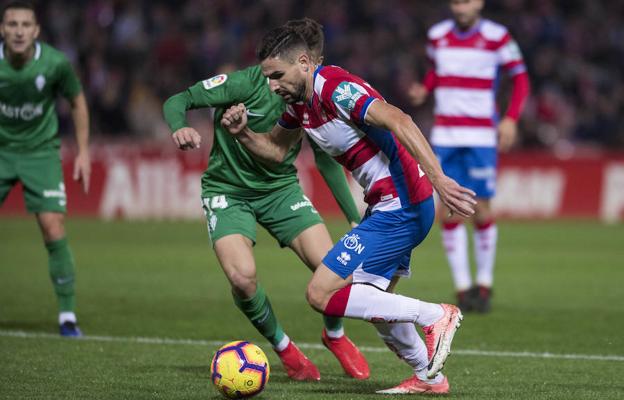 El Sporting se impone en Los Cármenes
