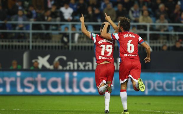 Un esfuerzo titánico lleva al Granada a firmar una honorable victoria en La Rosaleda