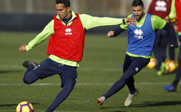 Fede San Emeterio se ausenta del primer entreno del Granada CF